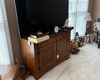 Solid maple wood chest with drawers. Valley Forge by Baumritter made in Vermont