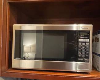 Panasonic NN-SN671S 1200W High Power Inverter Microwave