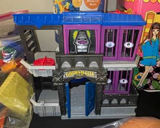 Fisher-Price Imaginext DC Super Friends Gotham City Jail Playset