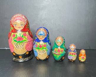 Matryoshka Nesting Dolls