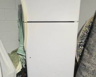 Frigidaire Top Mount Frost Proof RefrigeratorFreezer