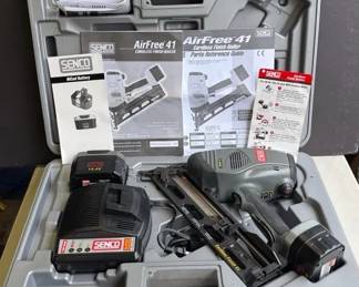 SENCO AIR-FREE 41 Cordless Finish Nailer W/ Battery Charger