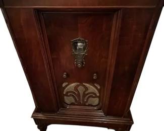 Majestic Tube Vintage Floor Console Radio * Powers On