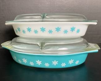 2 Vintage Pyrex Divided Serving Dishes in Turquoise and White Snowflake Pattern