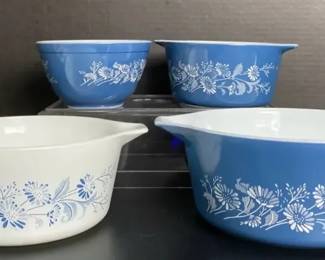 4 Vintage Pyrex Mixing Bowls in the Colonial Mist Pattern *3 White Floral on Blue