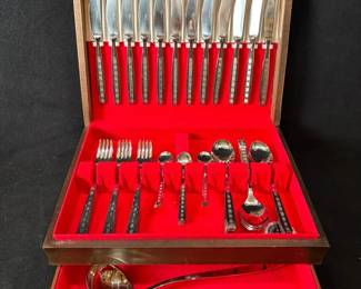 International Silver Company 12 Setting Flatware Set with Lined Storage Box