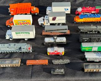 1/87TH SCALE SPECIALTY VEHICLES AND LIONEL ORNAMENTS