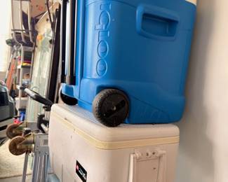 Igloo rolling cooler and ice chest set