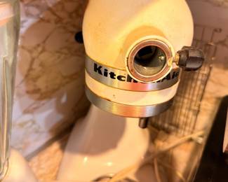 KitchenAid stand mixer, white