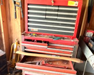 Red metal rolling tool chest toolbox with drawers