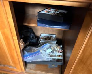 Jewelry boxes, accessories, and assorted personal items
