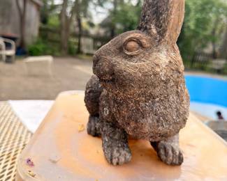 Resin rabbit figurine garden bunny statue decor