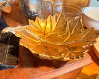 Brass leaf-shaped decorative dish