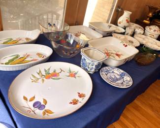 Royal Worcester Evesham fruit pattern china set