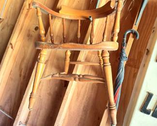 Vintage wooden chairs Windsor style barn find