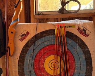 Buckeye Recurve Bow - Beginner Friendly.  Bow, Arrows, Target
