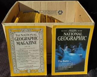 KN102Collection Of National Geographic Magazines 