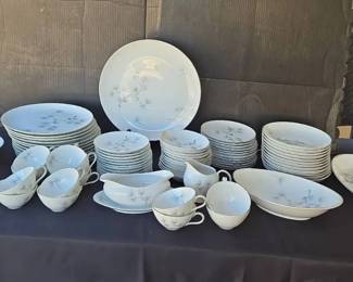 KN113AMCREST Caroline Pine Meito Fine China