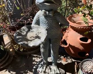 KN253The Frog  Gardening Pots