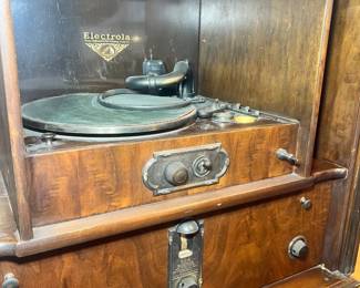 Antique RCA Victor "Electrola": High-end 1920s/30s phonograph and radio console (Note: non-working/cord is cut)