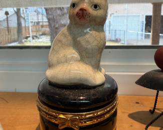 Cat trinket box