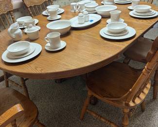 Solid wood claw foot dining room table w/6 chairs