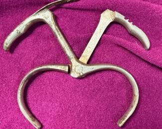 Antique handcuff 2nd pic