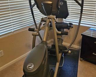 Octane Fitness XR6 Recumbent Elliptical