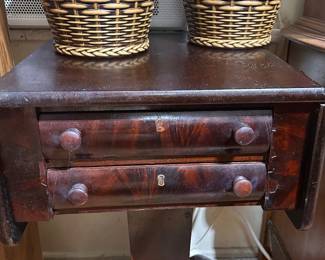Mahogany small table w leaf