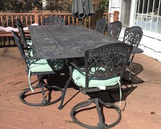 Patio set, with chair cushions 