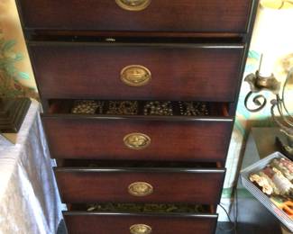 Jewelry chest 