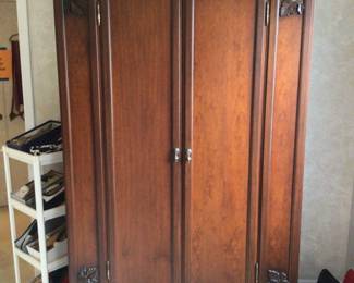 Armoire 26” x 47” x 81” H