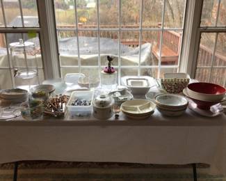 Mixture of serving ware