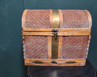 LARGE WICKER BOX