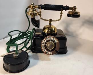 ANTIQUE ROTARY PHONE