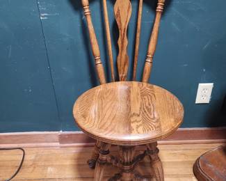 ANTIQUE OAK SWIVEL CHAIR