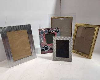 LOT OF PICTURE FRAMES
