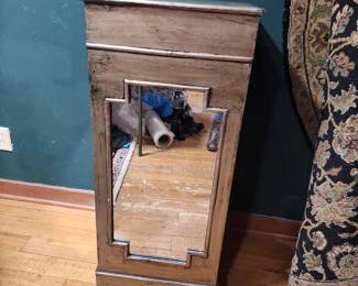 FRENCH SCRIPT PEDISTAL