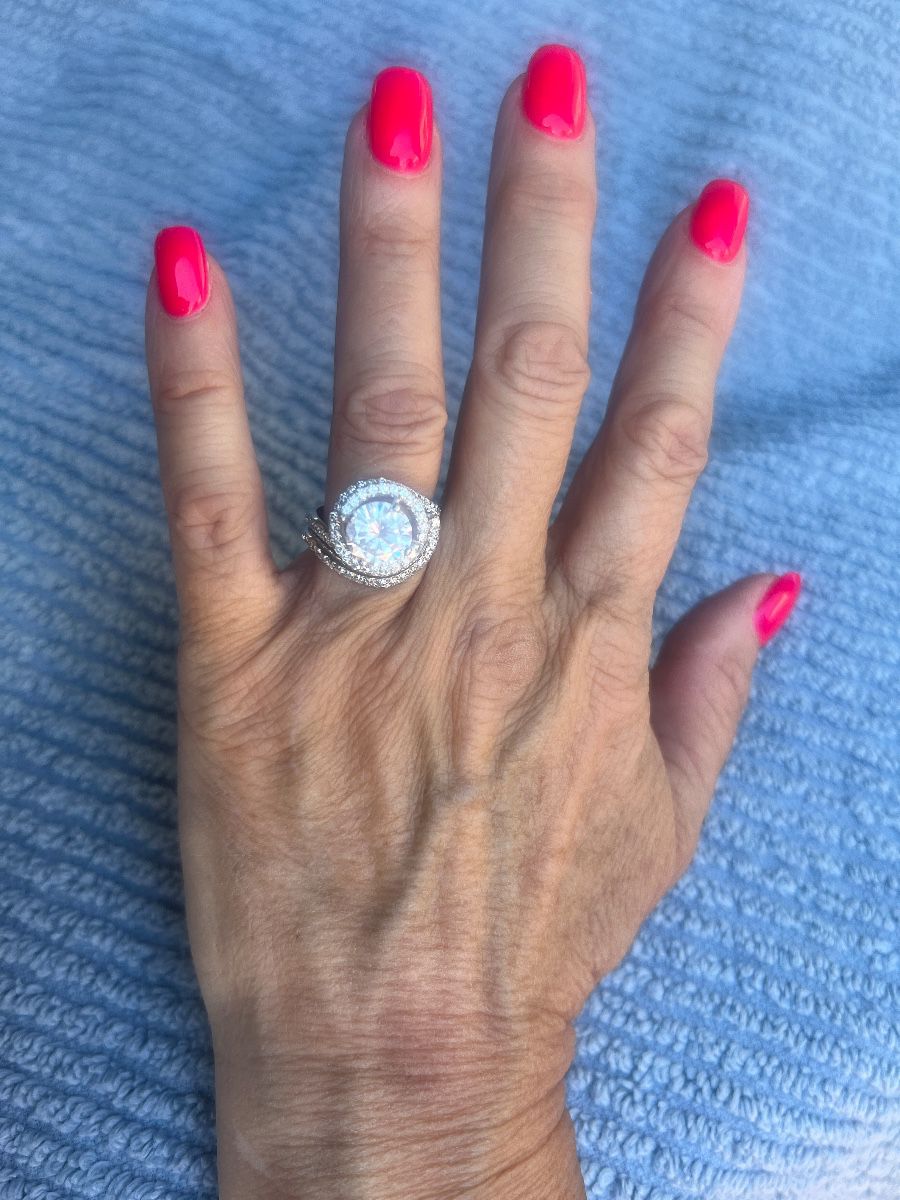 White gold and diamond ring, and Ring guard