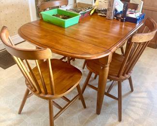 Beautiful Kitchen Table with Drop Leaf's & 4 Highback Chairs 