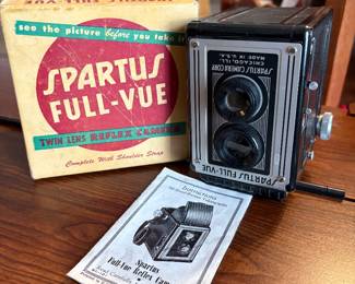 Vintage Spartus Full-Vue Twin Lens Reflex Camera 