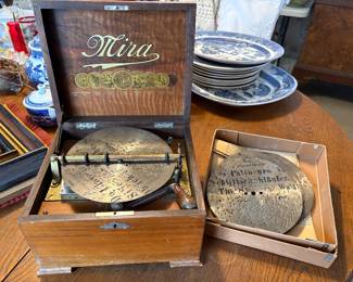 Mira Table-Model Disc Music Box 