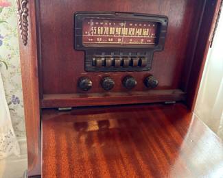 Vintage Stewart-Warner Radio Console (1940's) 
