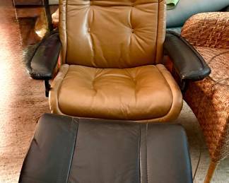 “Stressless” Ekhorne Leather Chair/Ottoman