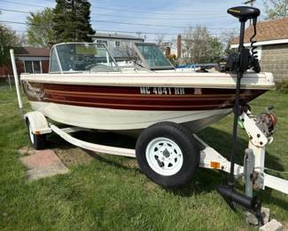 . . . 2000 Pinecraft Superpro w/115 Evinrude motor