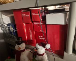 . . . vintage Christmas china