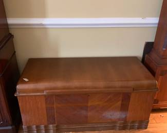 #4	Lane Waterfall Trunk w/tray - 42x18x20	 $125.00 