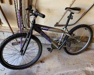 #211	Trex 220 bike 21 speed	 $100.00 