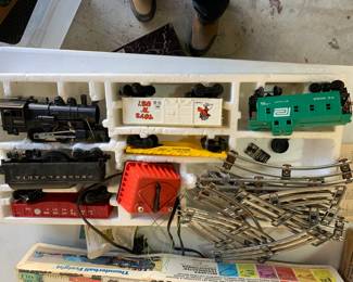 #193	Lionel thunder boall freight train as is pieces	 $50.00 