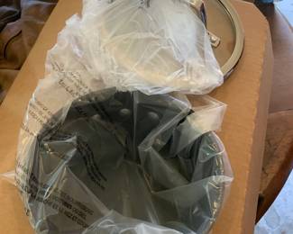 #288	Calphalon 2.5Qt Sauce Pot w/Lid New in Box - William Sonoma 	 $20.00 